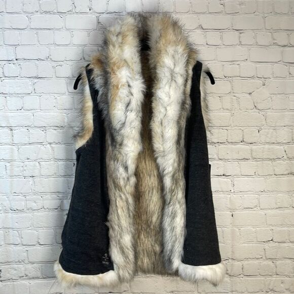 Meesh & Mia faux fur lined vest size small, womens faux fur vest, Redskins vest - Picture 2 of 9